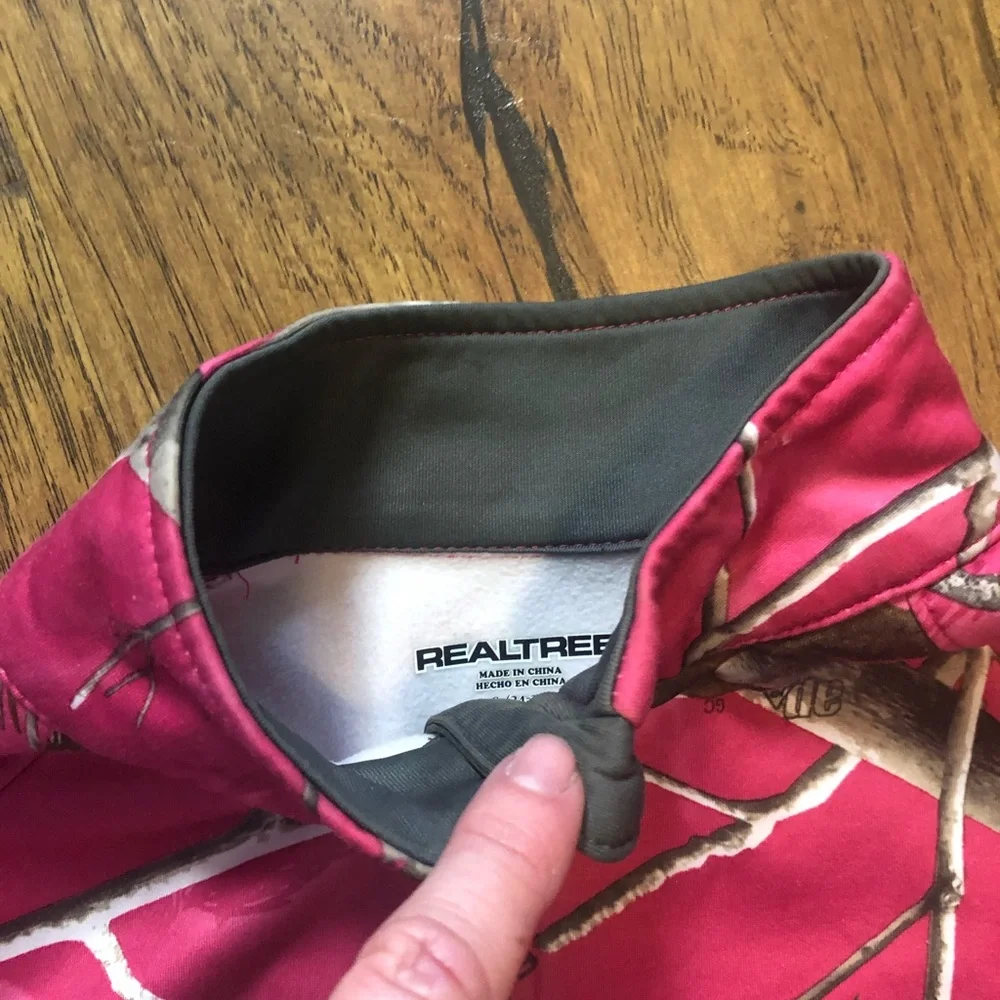 Pink Realtree pull over - Picture 4 of 7